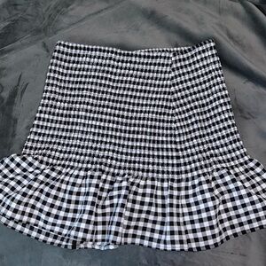 Black and white picnic pattern fit and flare skirt size M. Never worn.